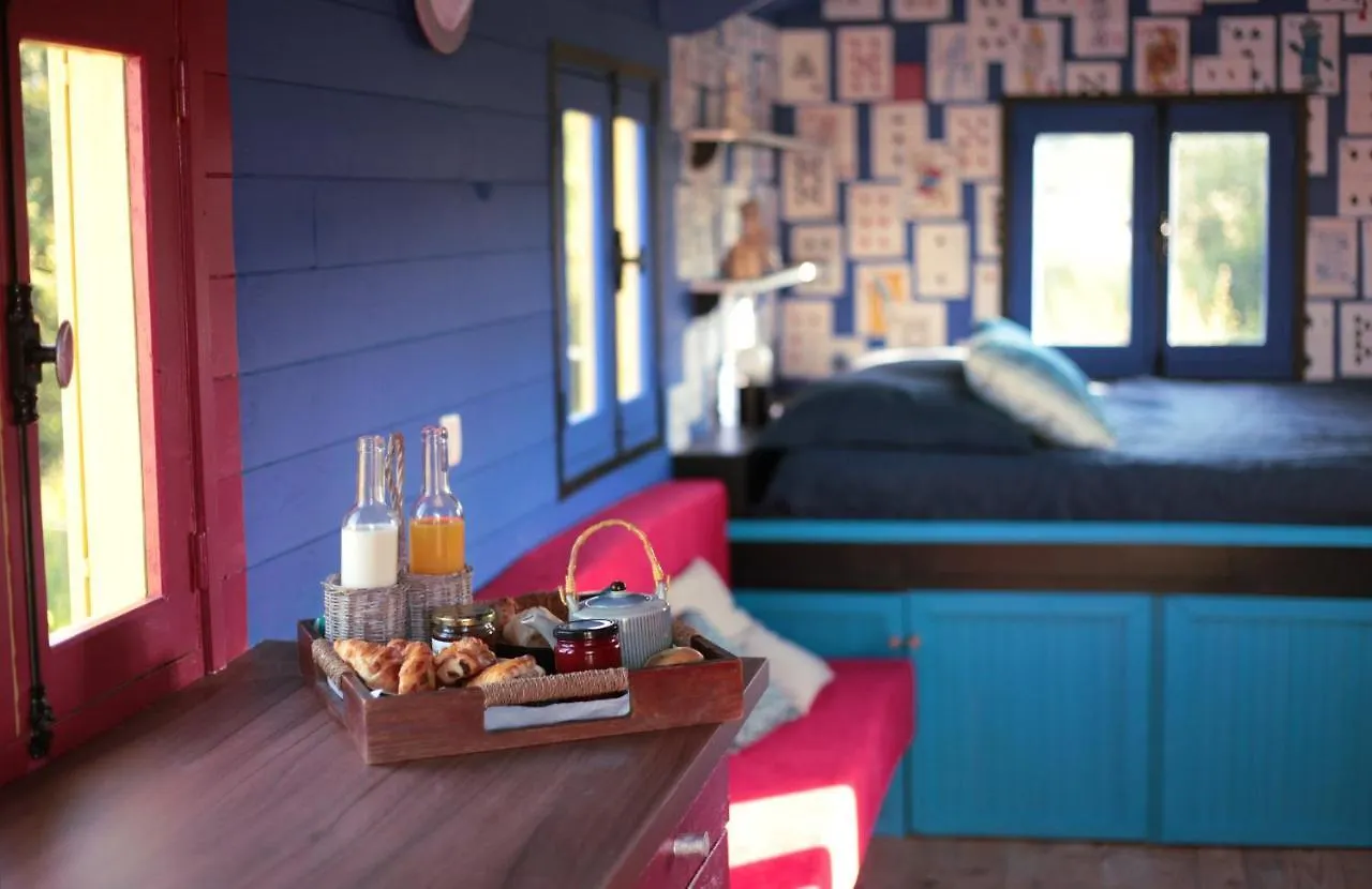 La Roulotte Magic ! Des Grillots Bed & Breakfast Beaulon