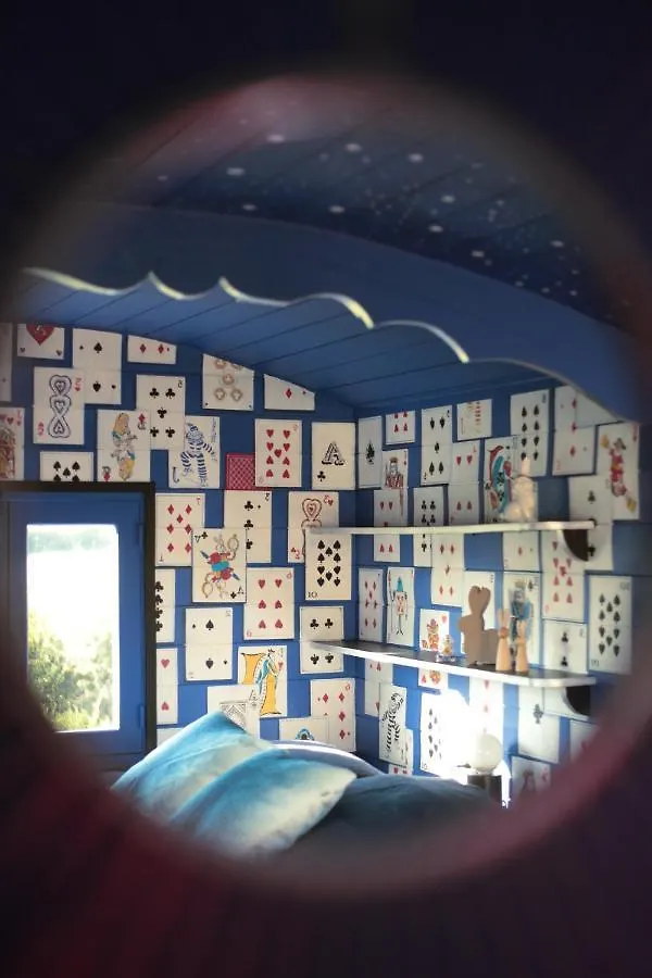 La Roulotte Magic ! Des Grillots Bed & Breakfast Beaulon