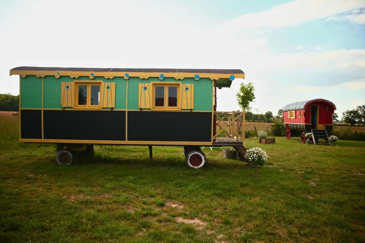 La Roulotte Magic ! Des Grillots Bed & Breakfast Beaulon