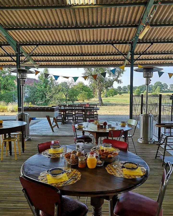 La Roulotte Magic ! Des Grillots Bed & Breakfast Beaulon