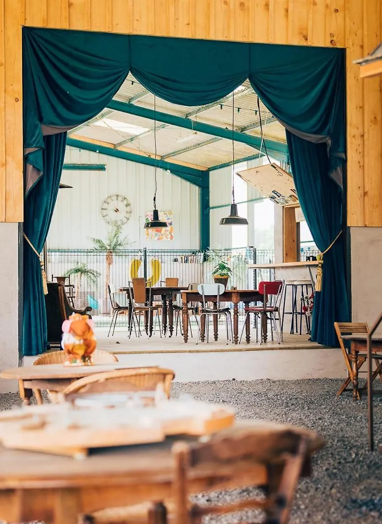 La Roulotte Magic ! Des Grillots Bed & Breakfast Beaulon