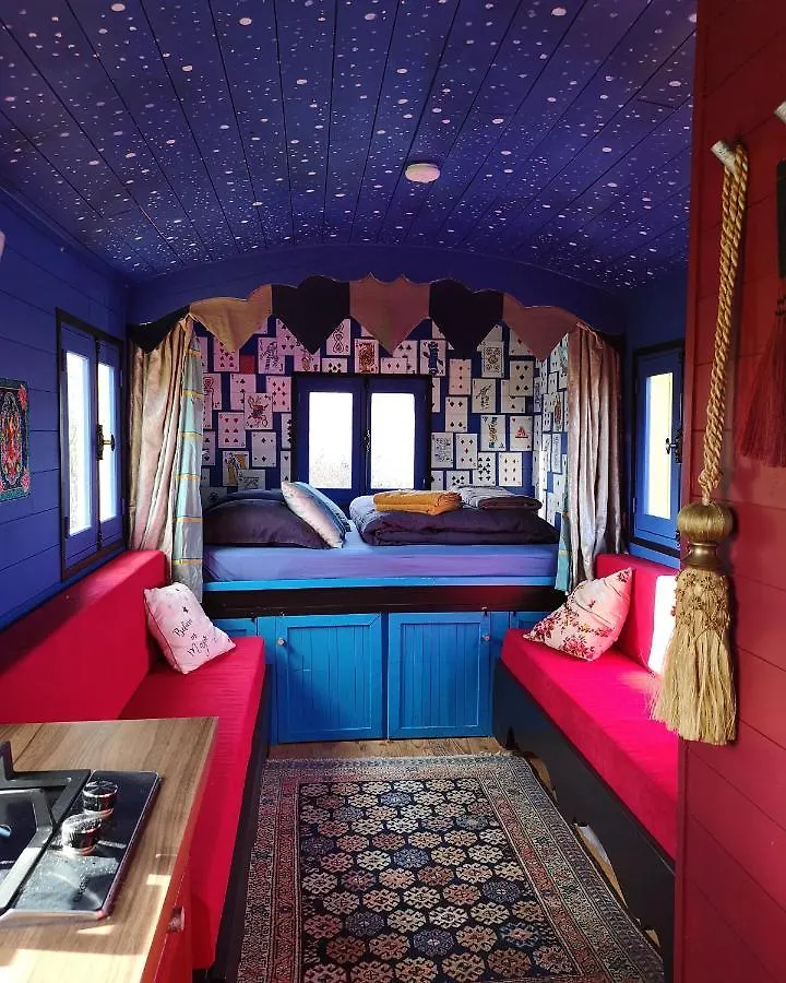 La Roulotte Magic ! Des Grillots Bed & Breakfast Beaulon